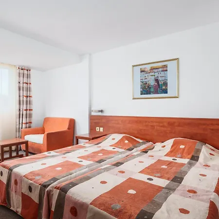 فندق Fenix 4*